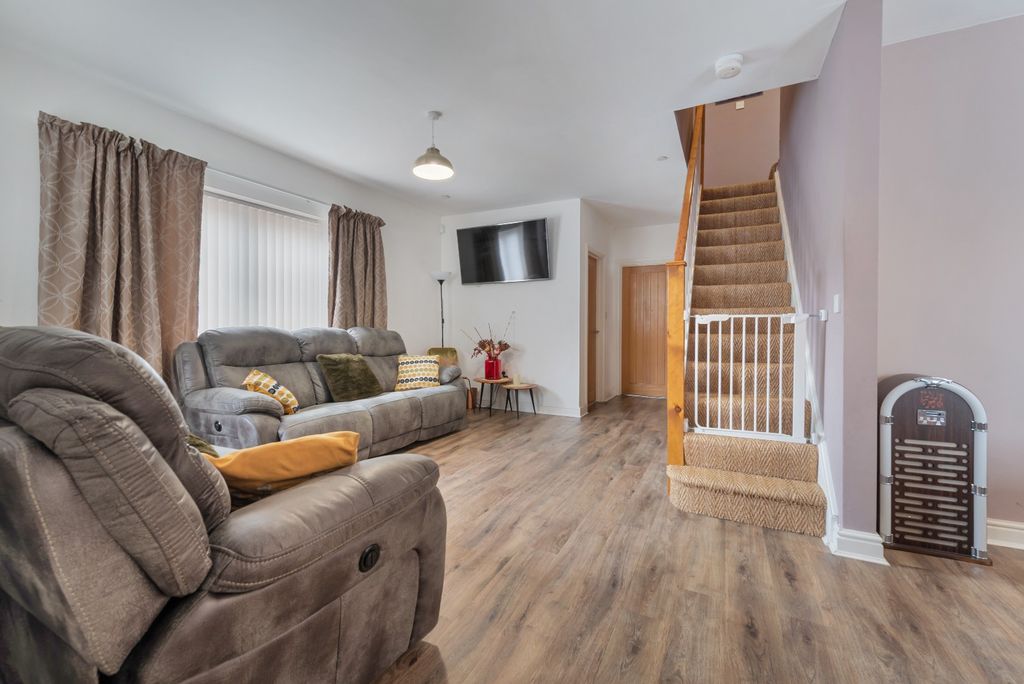 Property photo 2 of 28 4659495