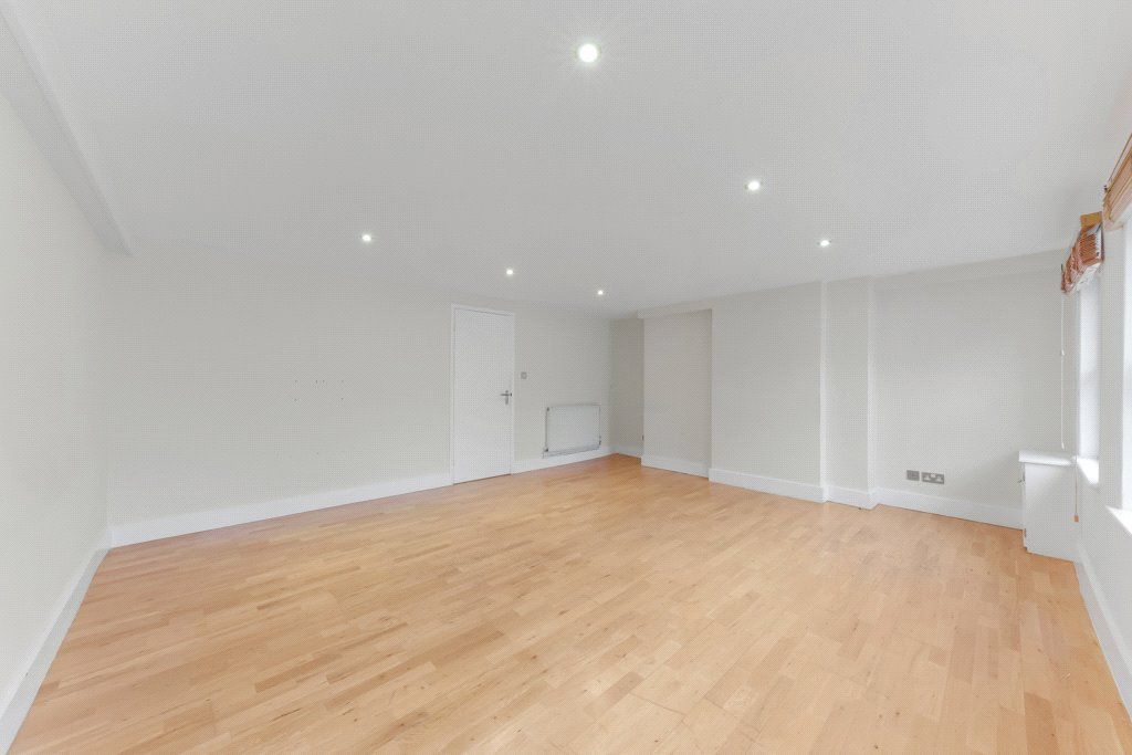 Property photo 3 of 12 Berwick Street