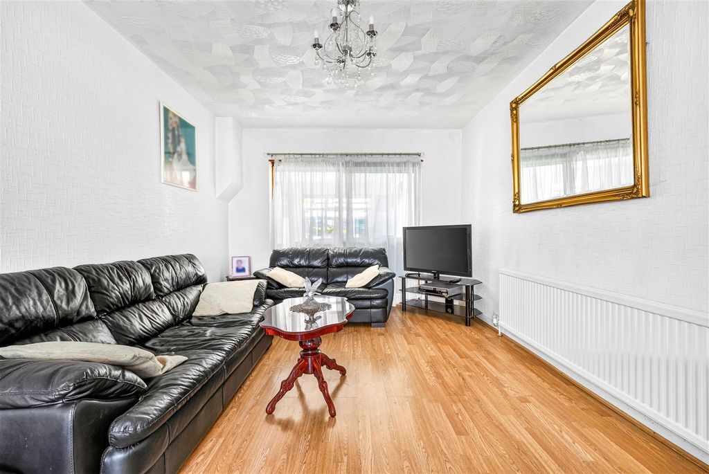 Property photo 3 of 27