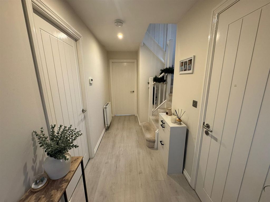 Property photo 3 of 31 Hallway 2.Jpeg