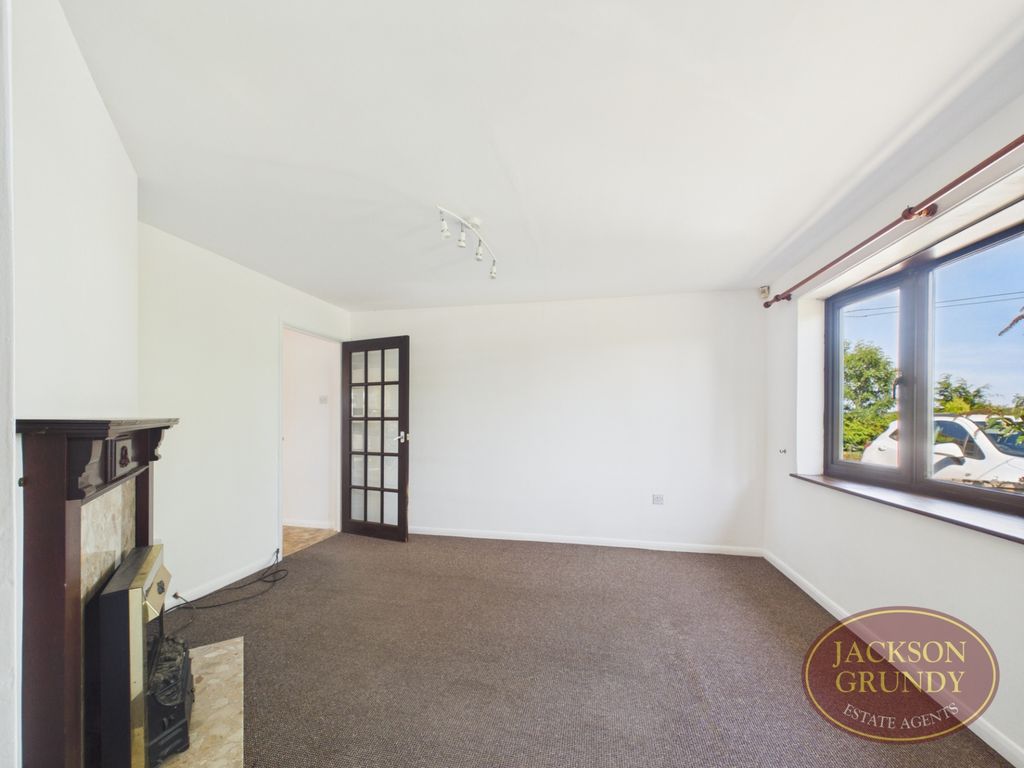 Property photo 3 of 18 Banbury Lane