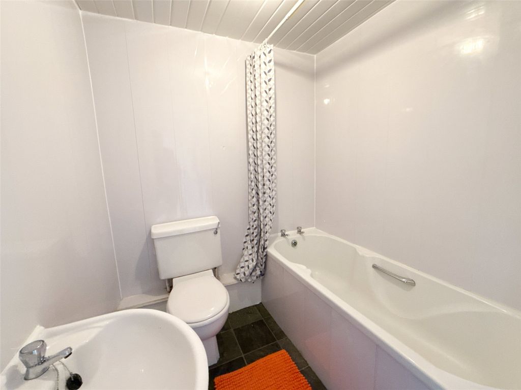 Property photo 3 of 21 Bathroom