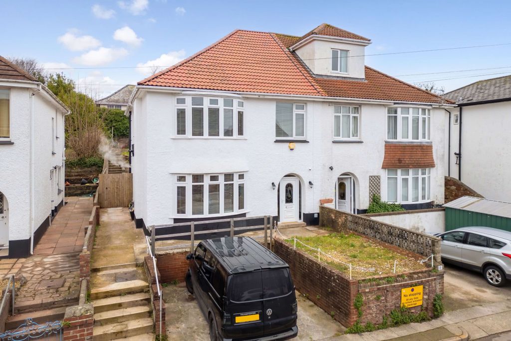 Property photo 1 of 28