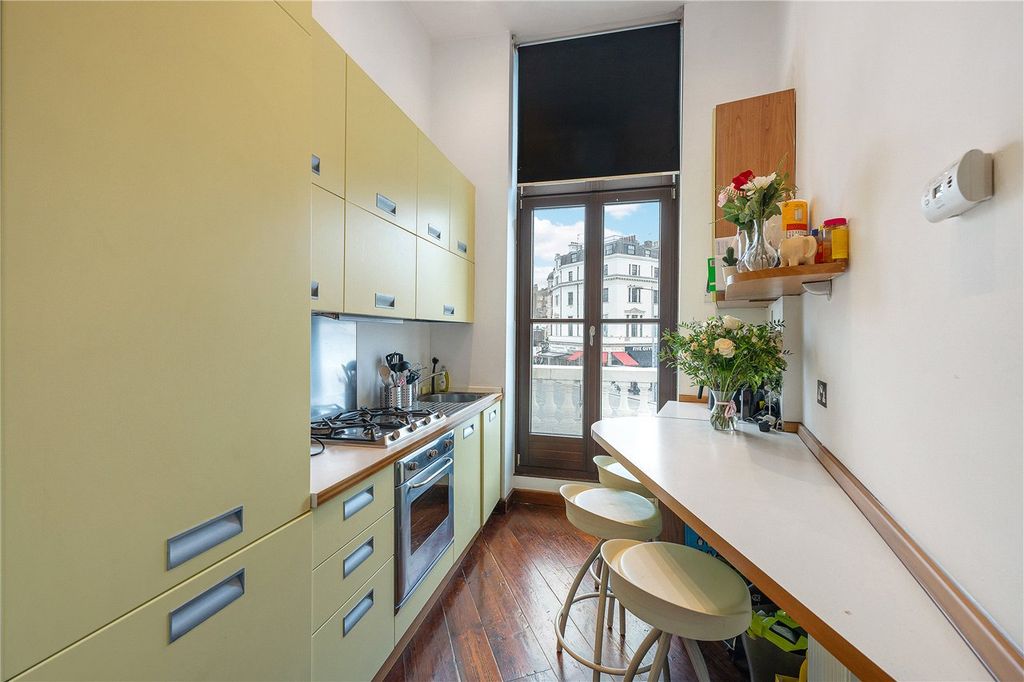 Property photo 3 of 14 Kitchen