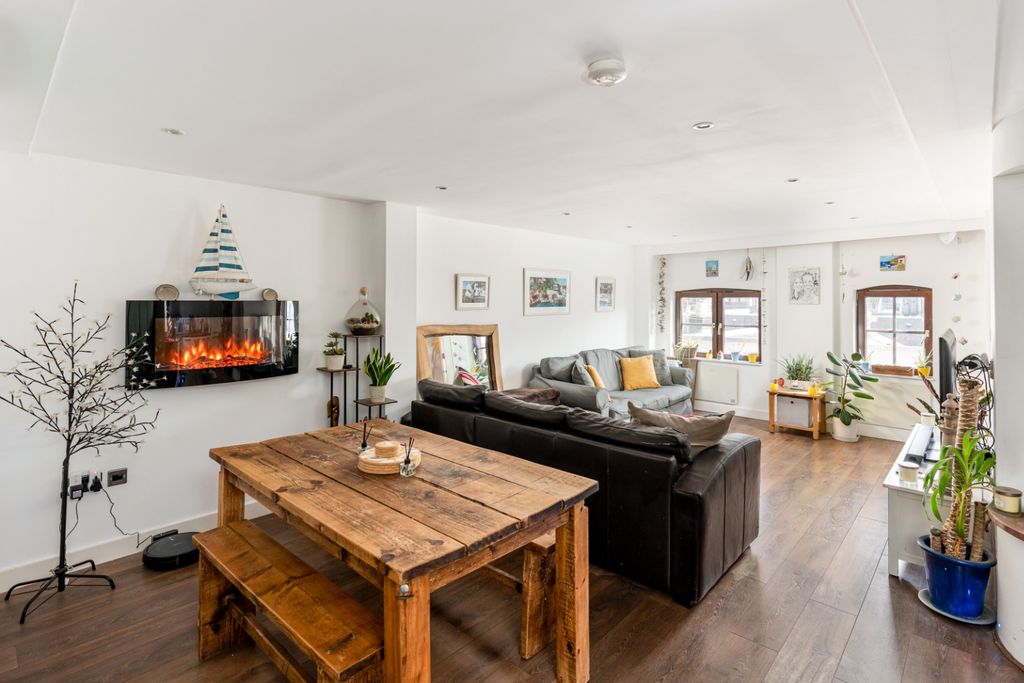 Property photo 1 of 18 4497841