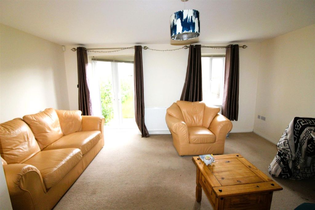 Property photo 2 of 9 Lounge.Jpg