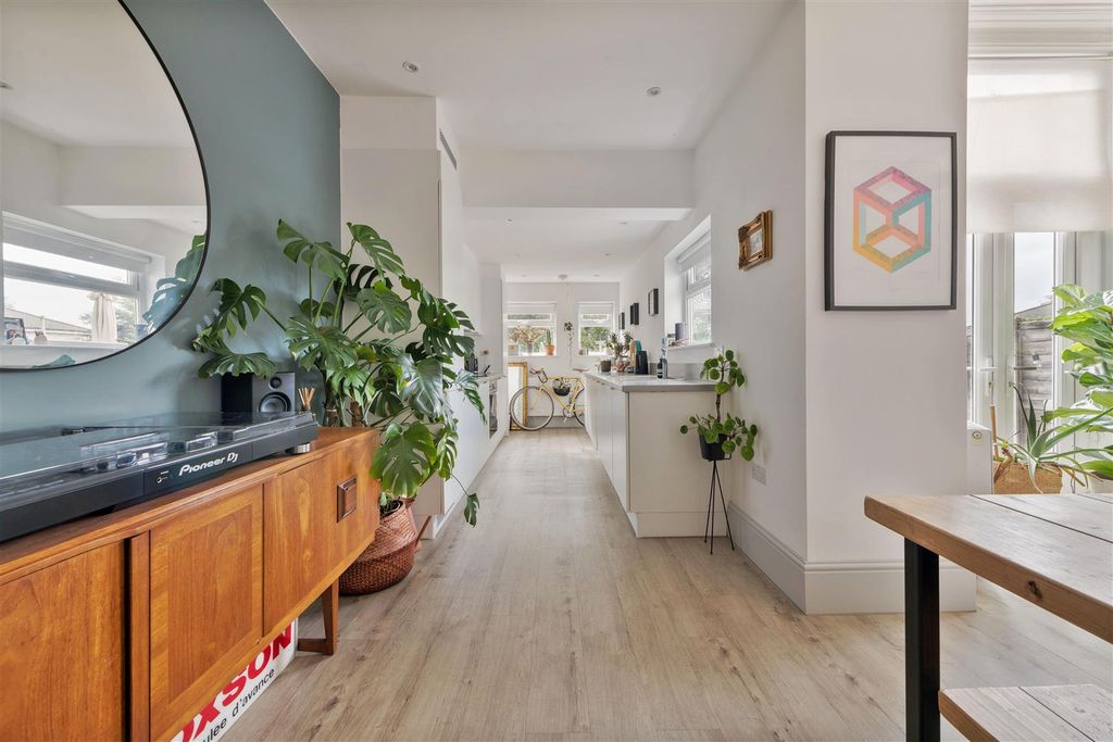 Property photo 3 of 24