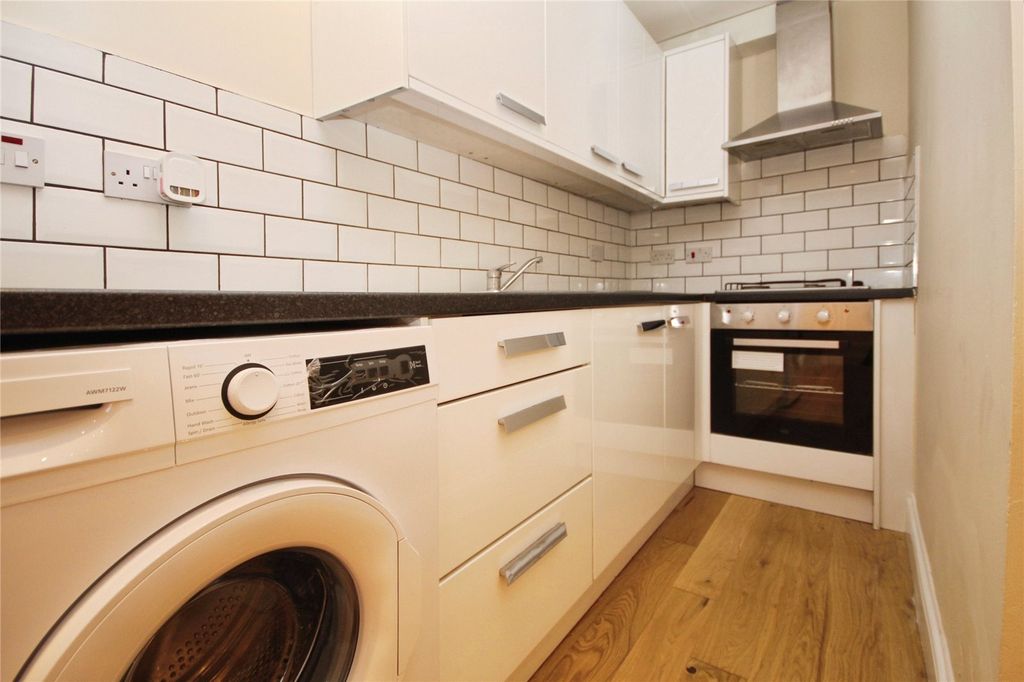 Property photo 3 of 11 Kitchen