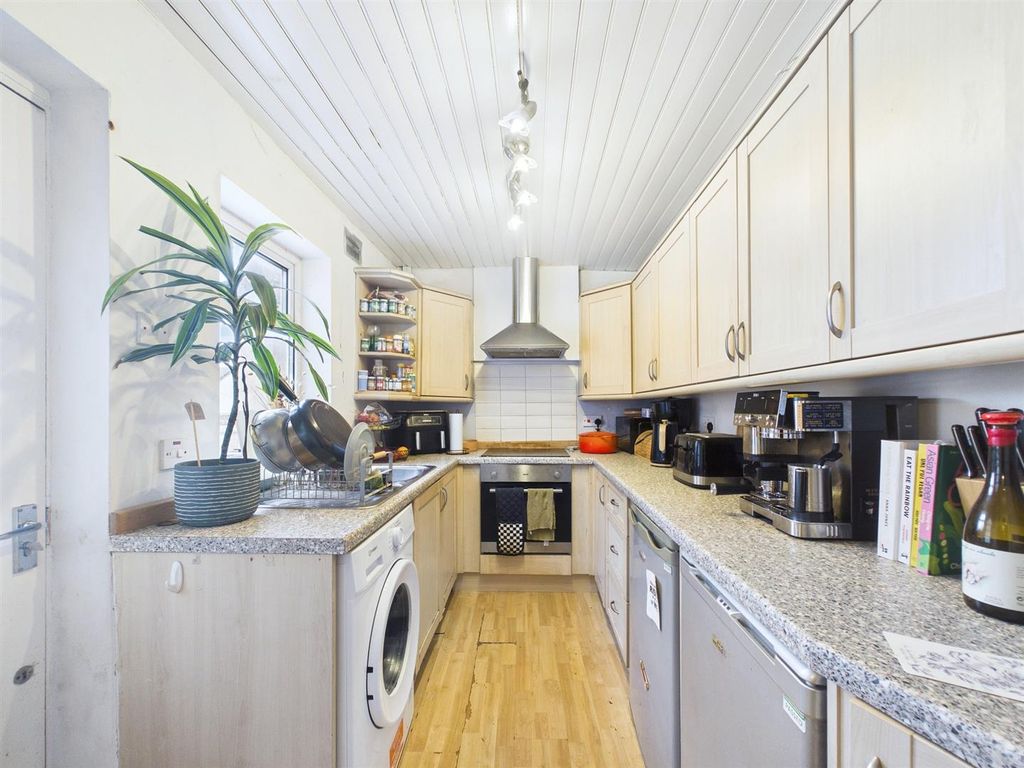 Property photo 3 of 14 3 - Two-Bedroom Terraced House For Auction, Bedmin