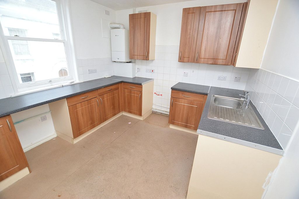 Property photo 3 of 7 Kitchen