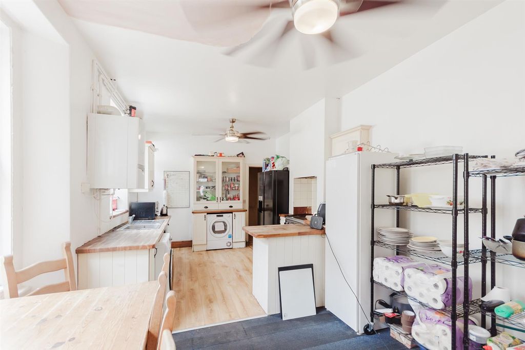 Property photo 3 of 22 Kitchen/Diner