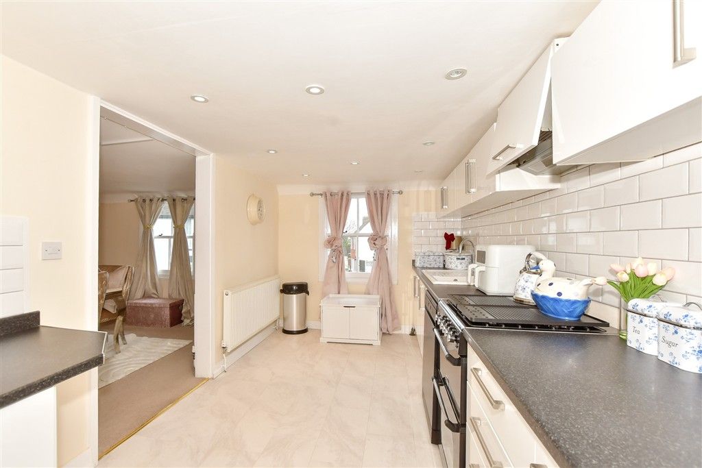 Property photo 3 of 11 Kitchen