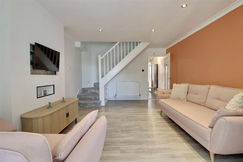 Property photo 3 of 10 08D8150C-B5Be-4Eef-Affd-2Ff338A6278E_1_201_A.Jpeg
