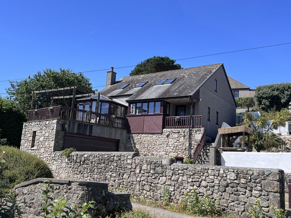 Property photo 1 of 10 4 Bedroom Detached House For Sale