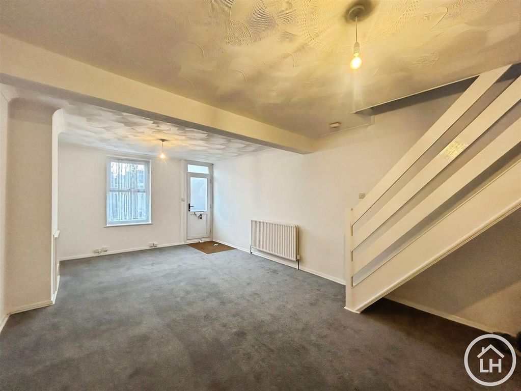 Property photo 2 of 10 Lounge