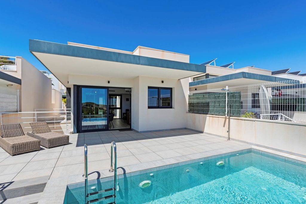 Property photo 1 of 50