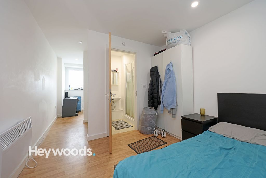 Property photo 3 of 27