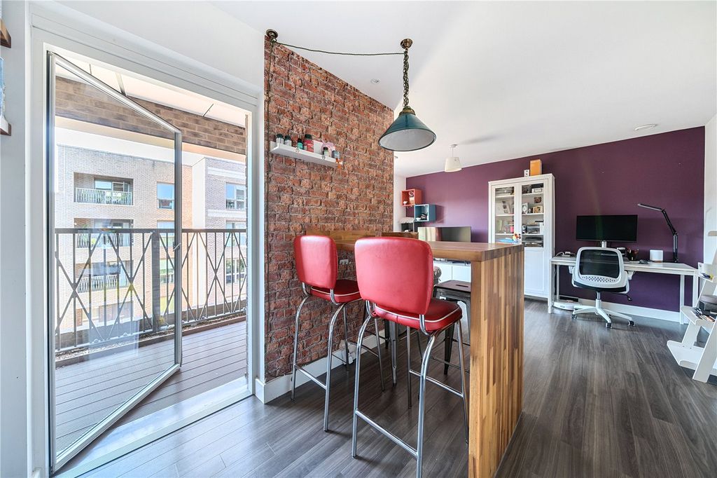 Property photo 2 of 19 Picture No. 11