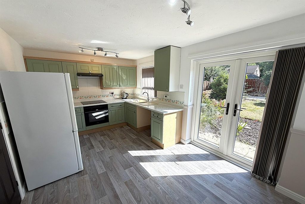 Property photo 3 of 16 Kitchen.Jpg