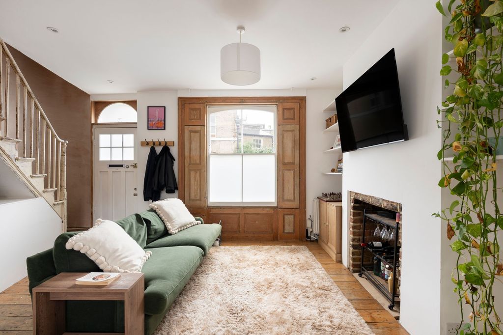 Property photo 2 of 17 Quilter Street E2