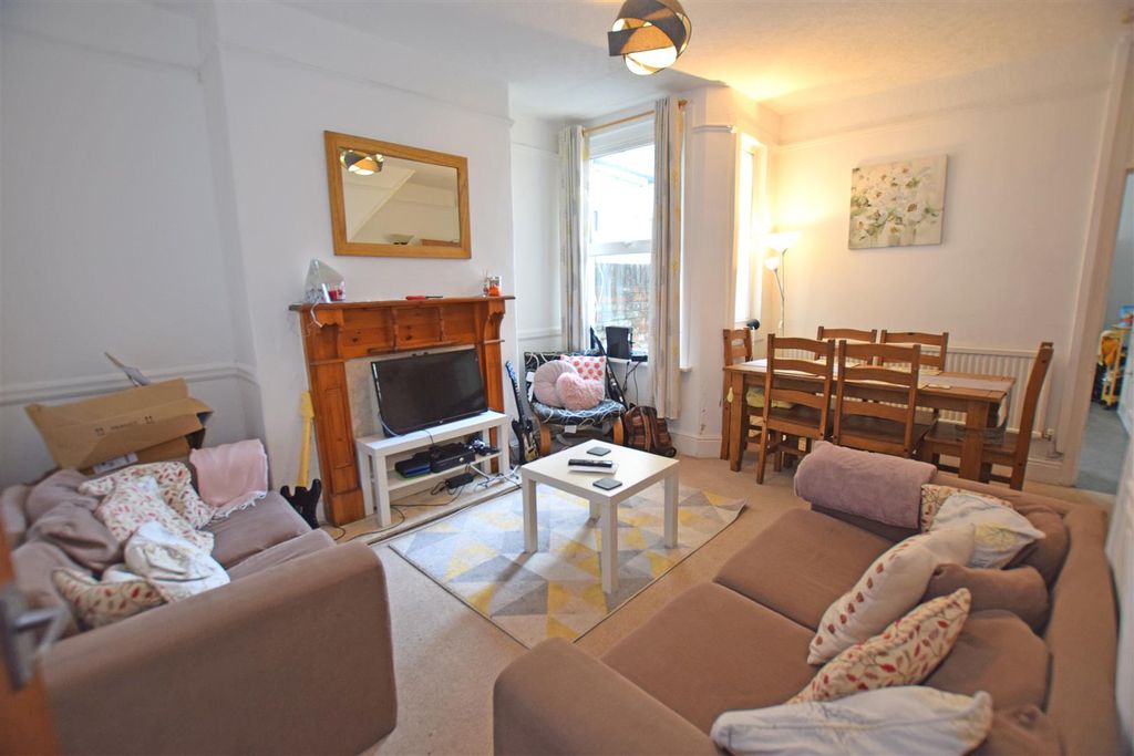 Property photo 2 of 12 Lounge.Jpg