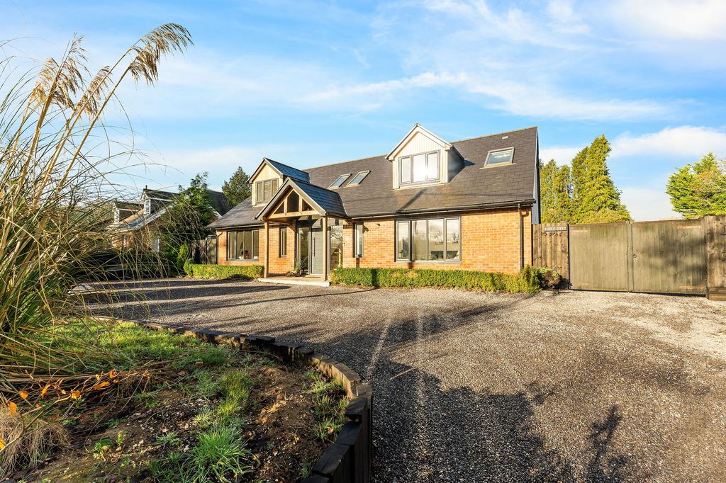 Property photo 2 of 32