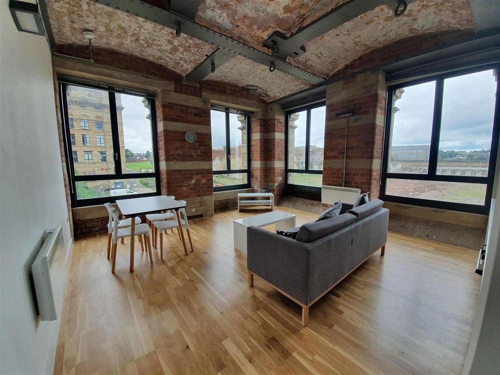 Property photo 1 of 5 Living Room