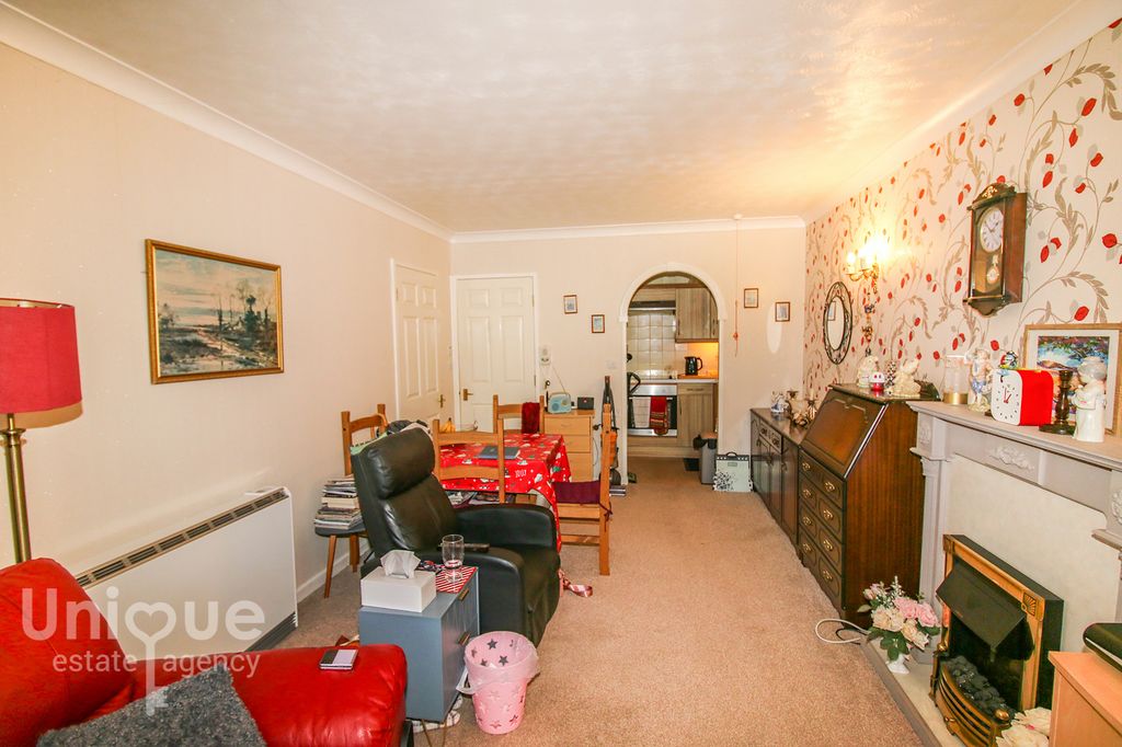 Property photo 3 of 10