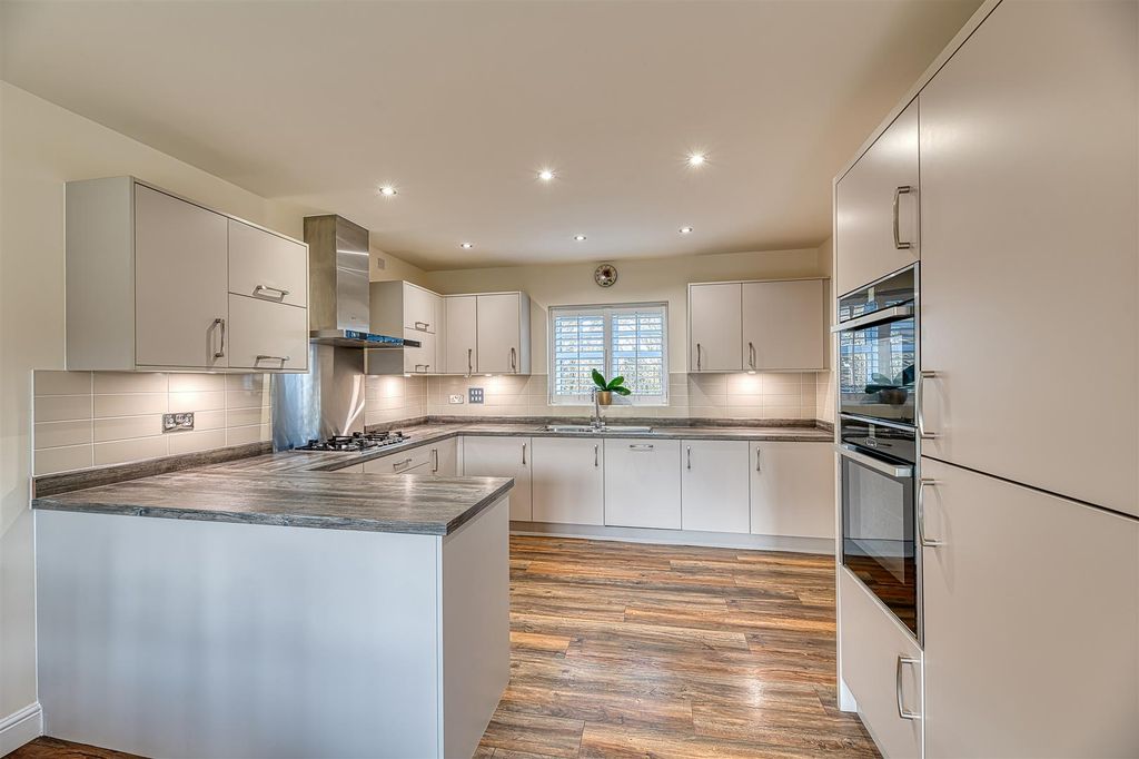 Property photo 2 of 21 Kitchen