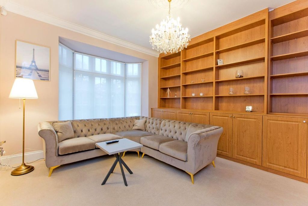 Property photo 2 of 18