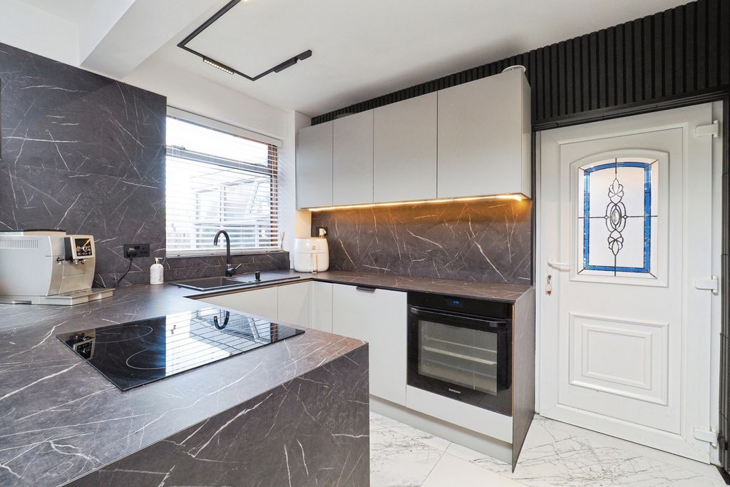 Property photo 3 of 17 Photo