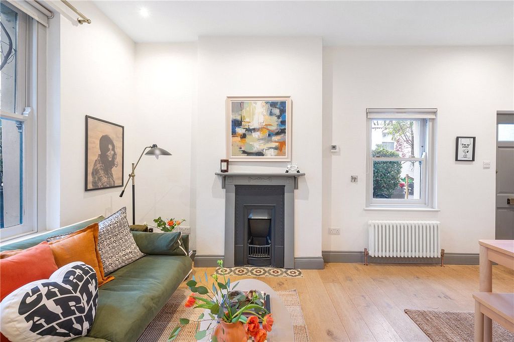 Property photo 3 of 18 Reception