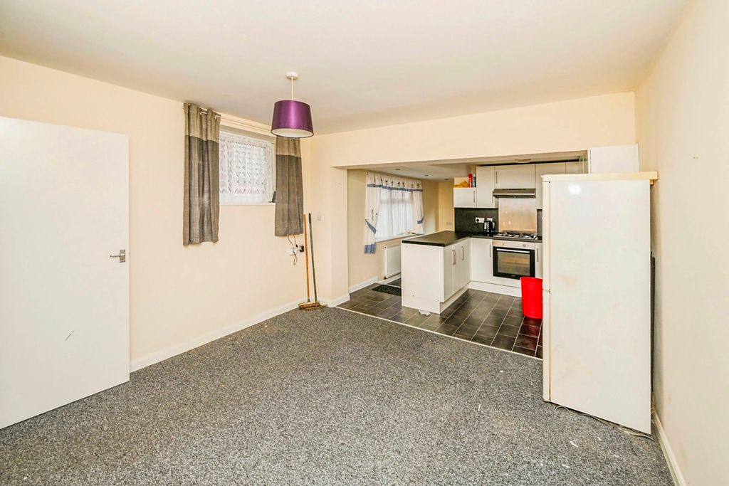 Property photo 3 of 14