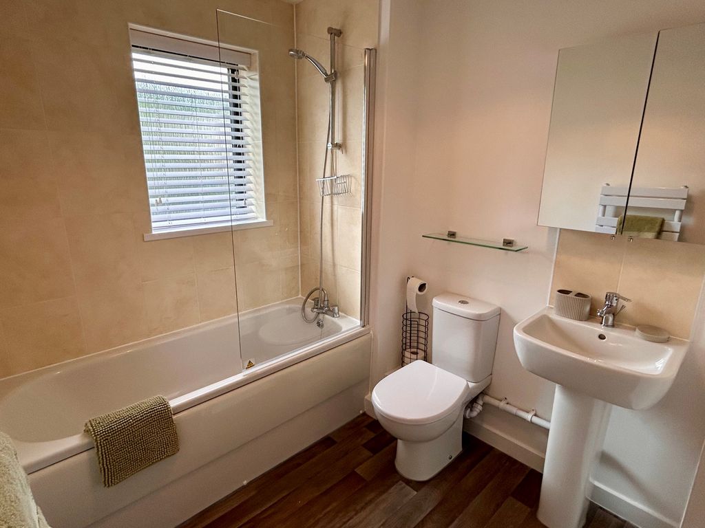 Property photo 2 of 12 Bathroom