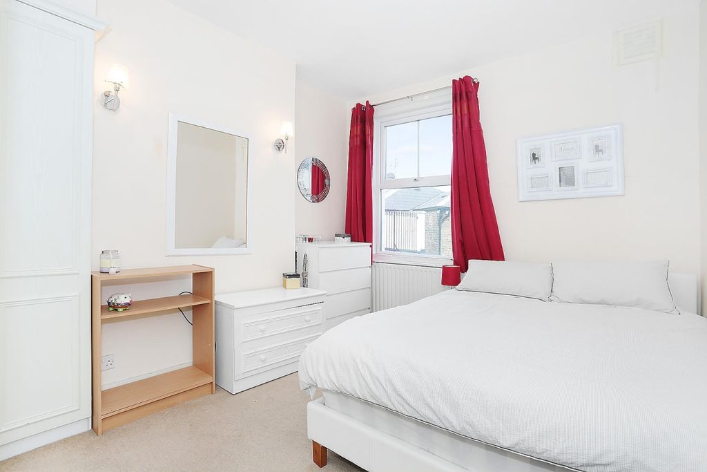 Property photo 3 of 6 Bedroom