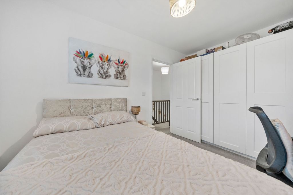 Property photo 2 of 27