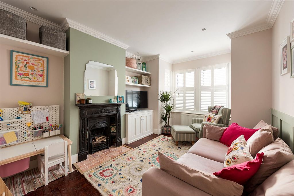 Property photo 2 of 36 Stanley Road, E4