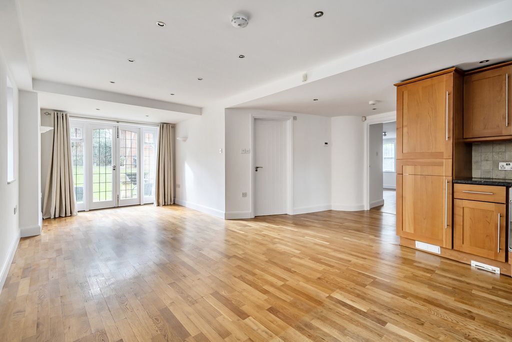 Property photo 2 of 25 1350442-15-68c2Eb...