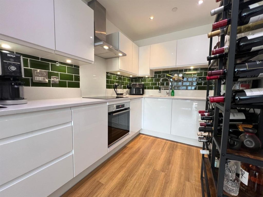 Property photo 3 of 8 04.Jpg