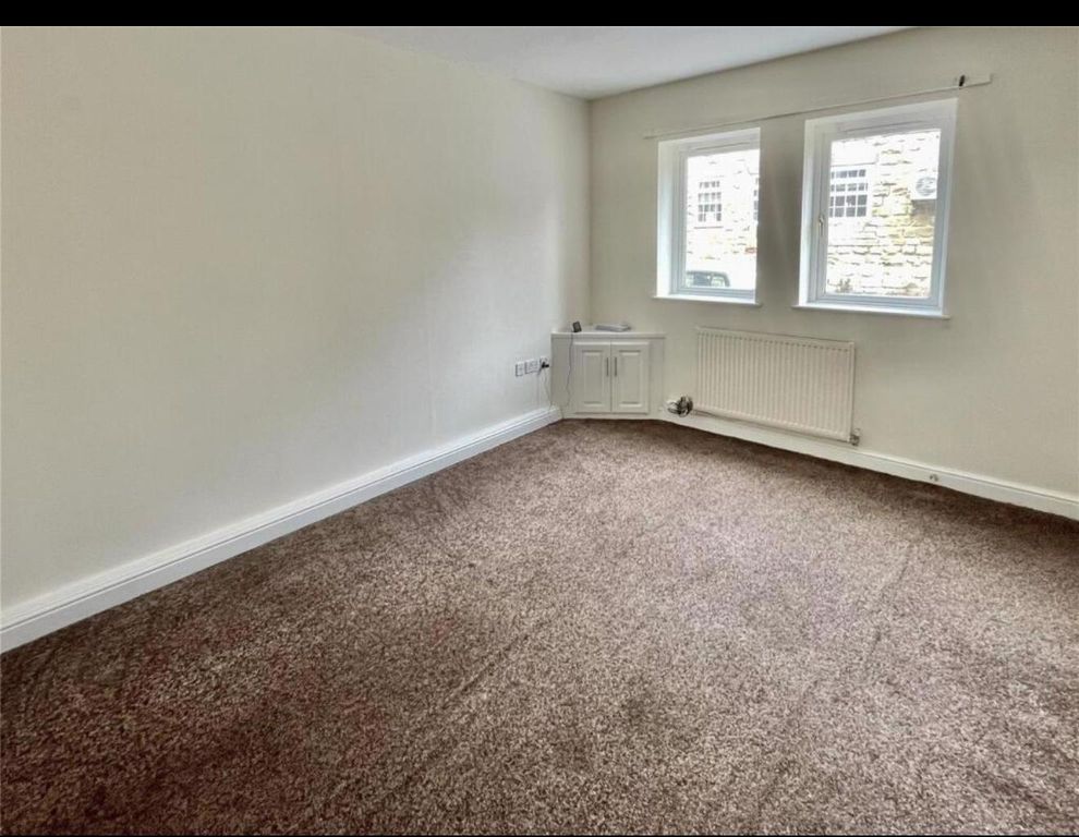 Property photo 3 of 7 Front Room