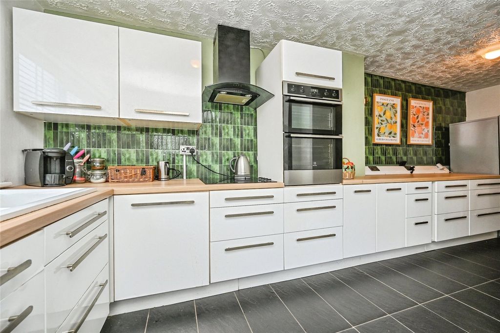 Property photo 3 of 19 Picture No. 17