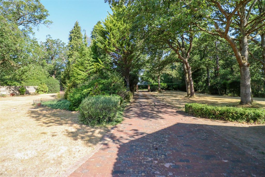 Property photo 3 of 39 Gated Access &amp; Front Garden