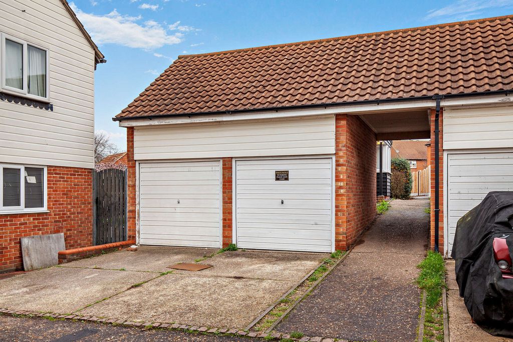 Property photo 2 of 21