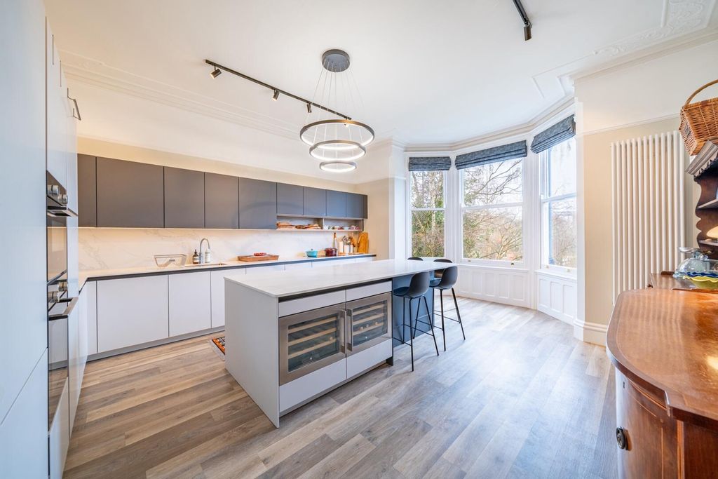 Property photo 3 of 20 Kitchen