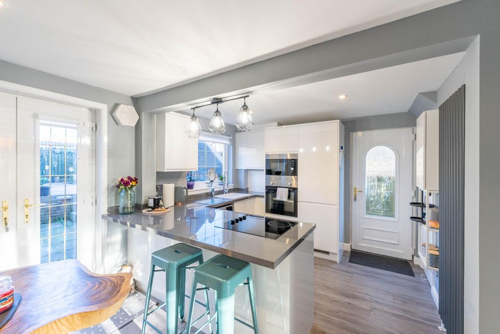 Property photo 3 of 26 Kitchen