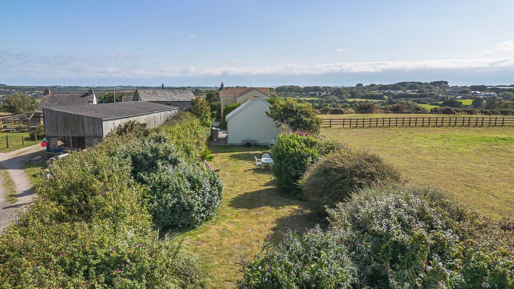 Property photo 2 of 33