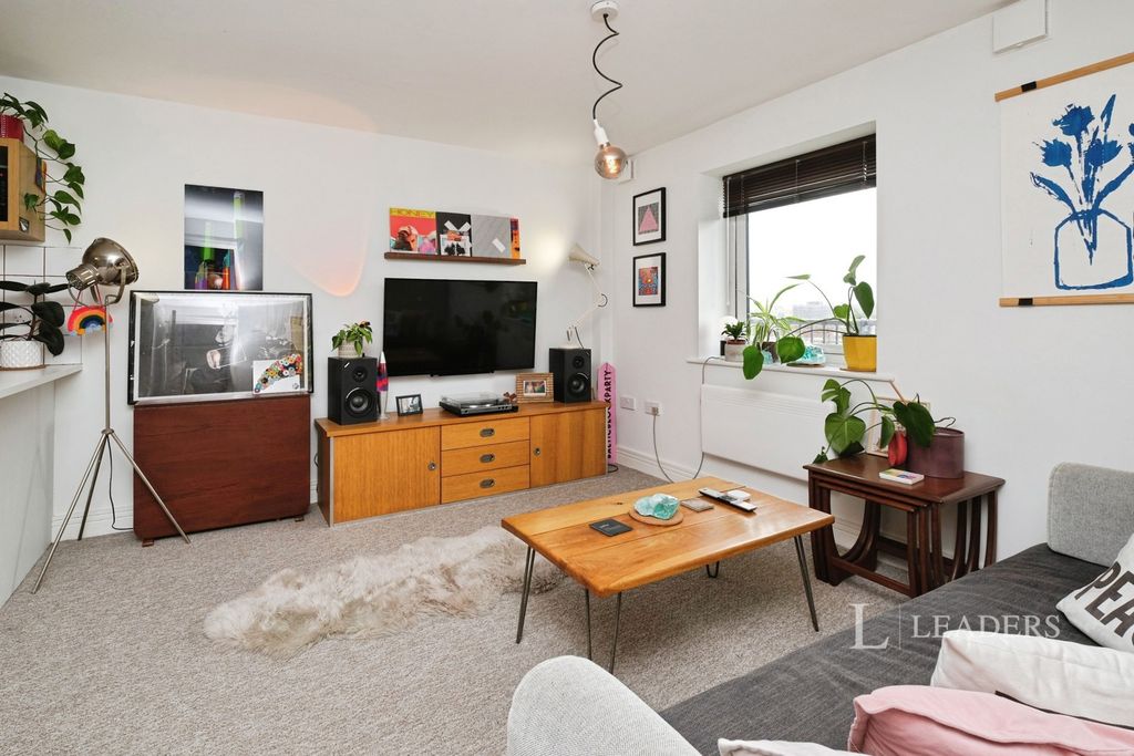 Property photo 3 of 16 Pbox-Img.Jpg
