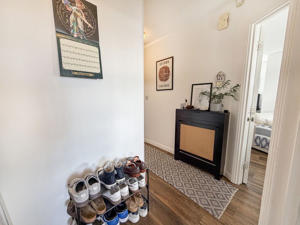 Property photo 3 of 21 Entrance Hallway