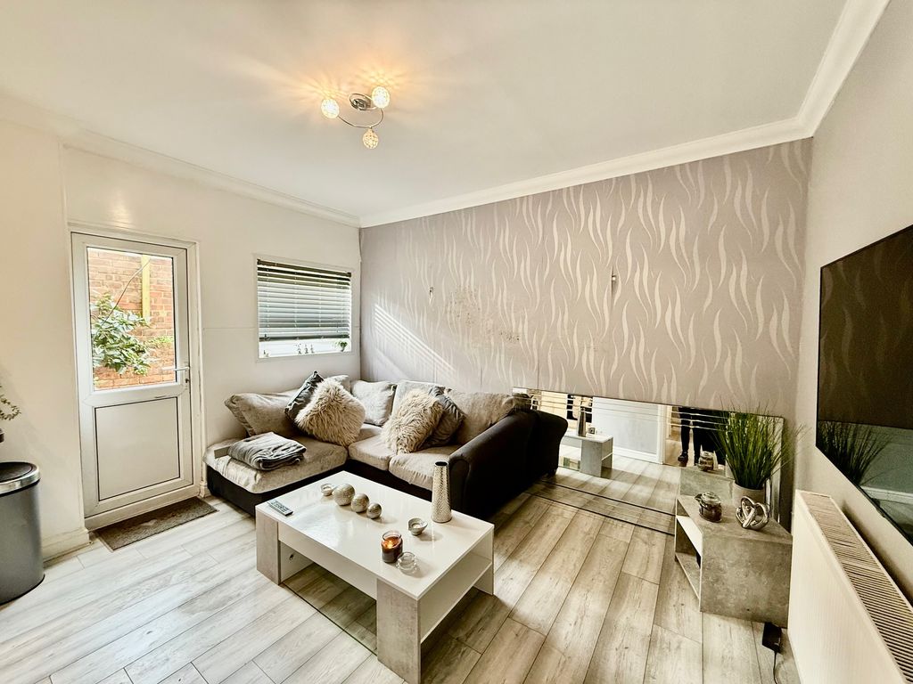 Property photo 2 of 9 Image