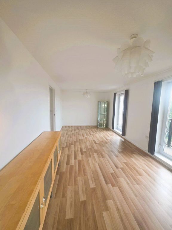 Property photo 1 of 13 Modern 2-Bedroom Flat For Rent